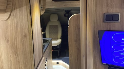 Benson – Ford Campervan mit 4 Schlafplätzen ab 2021