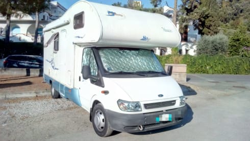 Mycamper – 6-seater attic camper with air conditioning