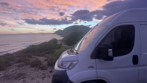 Bonnie – Off grid camper in Barcelona