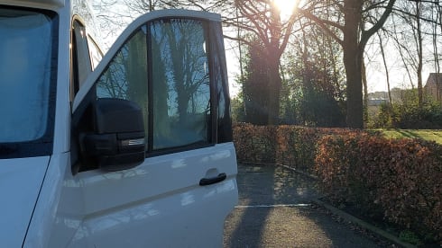 White Beauty – 2p Volkswagen bus uit 2022