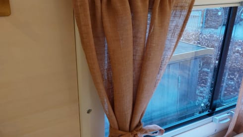 Koos – Large bed for the taller camper - Off-grid Fiat Ducato 