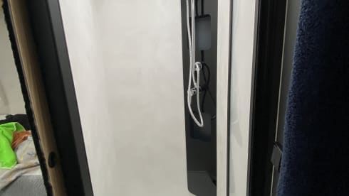 Winding Road – Camper di lusso Pilote P740FGJ del 2026 con 4 posti letto.