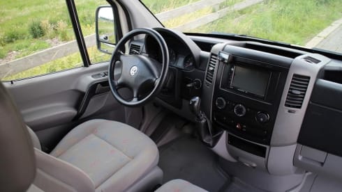 EigenWijze – Unique bus camper, with nice interior