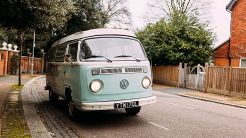 Maeve – An AUTHENTIC classic 1973 VW campervan