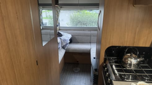 carrie the camper  – modern 6 berth camper 4 belts start your adventure now 