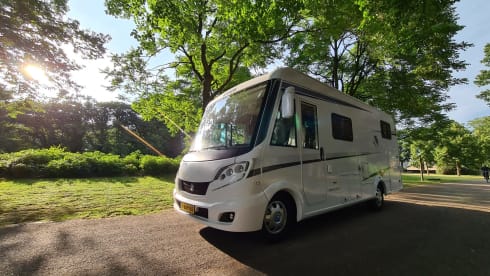 Birdy – Great camper with 4 fixed beds for family or events - XL garage
