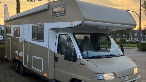 FrisWit – Spacious, bright, comfortable and renovated 6p alcove