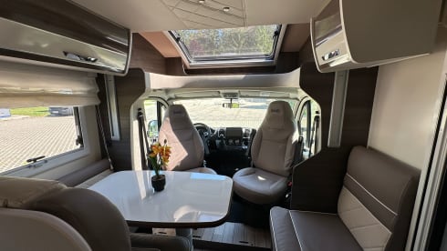 Brand new Semi-Integrated McLouis Carat 479G from 2024 