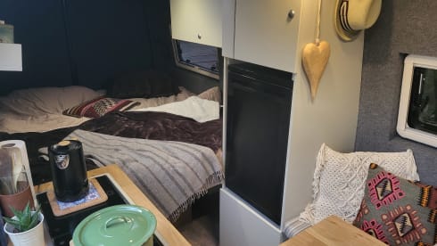 Cool, cozy 3p Renault Master campervan from 2017