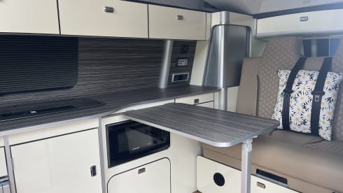 Daisy – 4 berth Volkswagen campervan from 2016