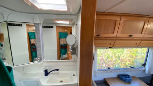 Camper2Go – 5p Hymer Integral from 1997, possibly with bicycles