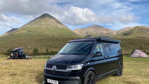 Black Beauty – Luxury auto 4 berth Volkswagen T6.1 campervan