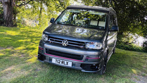 JAXX  – VW T5 Passo Lungo ~ Aria condizionata in entrambe le zone ~ 5 posti ~ Riscaldamento ~ Allestimento Top 