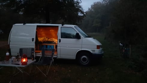Brum – Volkswagen campervan from 2002 (2p)