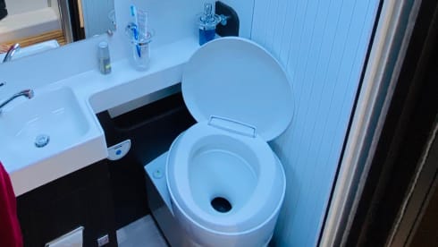 Spacious camper from 2021, ideal for a family or couple