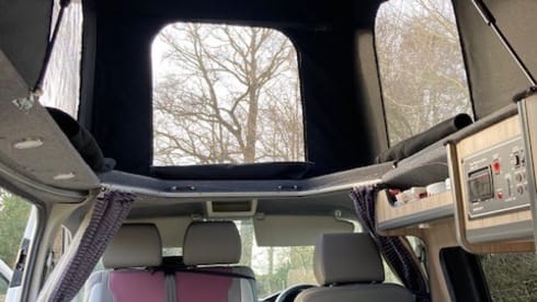 Loretta – Loretta VW T6 Campervan, Pop top roof 4 berth (5 seater).