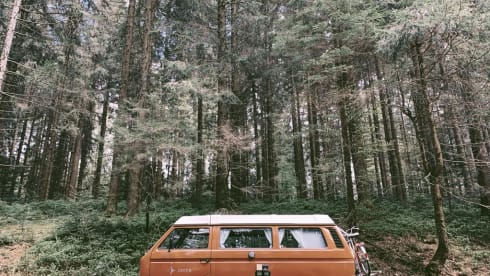 Choco! – Chocolate! Retro holiday bus for the ultimate road trip!