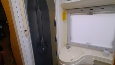 Fijne ruime camper 2 tot 6 persoons