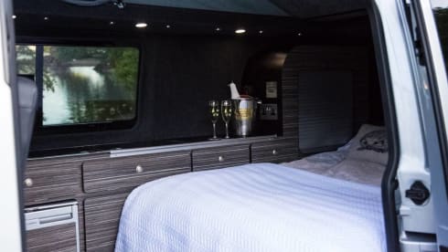 Silver VW Camper – Luxury VW Camper Lake Windermere