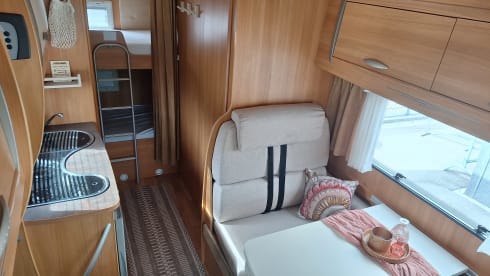 Ideal 6-person Ford family camper