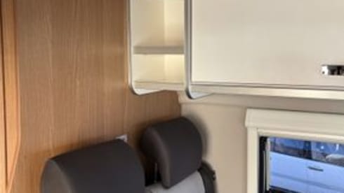 Cara – Van (6 m) from Weinberg with pop-up roof for rent