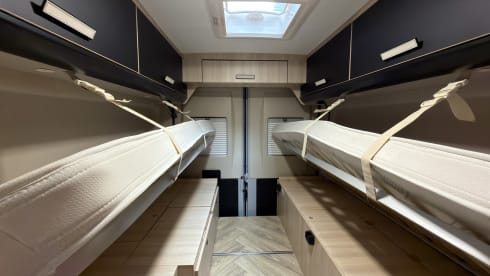 Making Memories 14 – 2024 Chausson V697 buscamper uit 2025 Automaat, Off Grid, Lengte bedden,