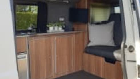 The White Pearl - VW T5 Campervan