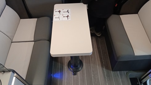 Roller Team 266 TL – Modern motorhome (2022) with luxurious queen-size bed and separate wellness area.