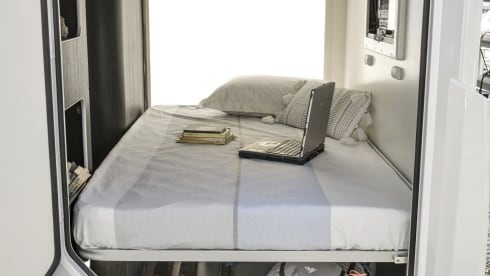 6 berth motorhome Roller Team Zafiro 675