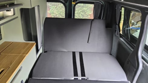 Reggie – 2025 Renault Crusader Off-Grid 4-berth Campervan