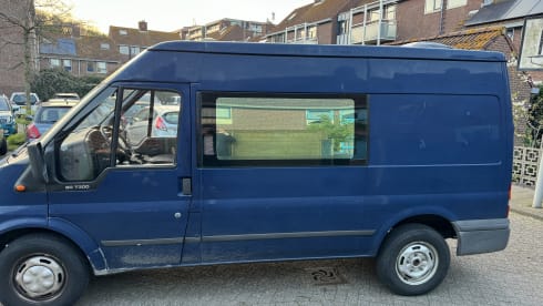Rendang – Off-Grid Ford Bus Camper - 2p. - for real adventurers
