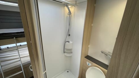 7 berth Adria sunliving ad70dk. Reg 2022