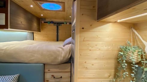 Surf Camper – Off Grid Camperbus Fiat Ducato L2H2 (for hot and cold days)