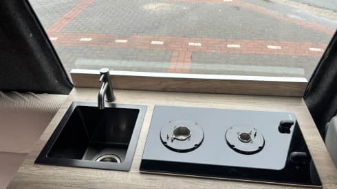 2p Volkswagen campervan uit 2003