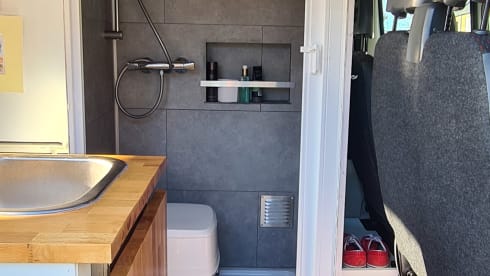 Piebe – Peugeot Bus camper, complete house on wheels