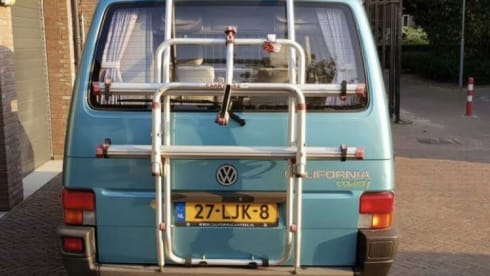 Blauwe bussie – (Almost) free campervan trip? Take me to Barcelona at the end of July! 
