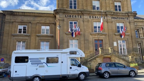 Happy Glamper – VERY SPACIOUS HYMER 644 CAMP, ALCOVE 6 PERSON XXL GARAGE