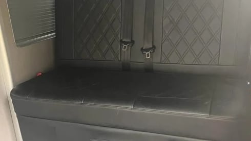 Eddie – 4 berth Volkswagen Campervan T5 Pop top
