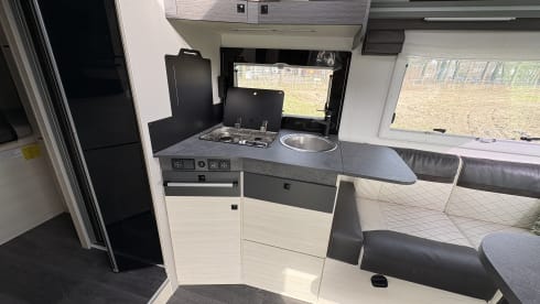 Ford Challenger 6 persoons, stapelbedden en hefbed