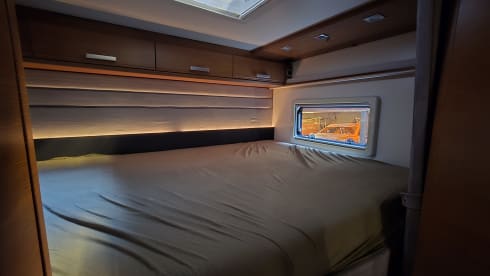 sunti  – 2p Knaus overland off grid camper 