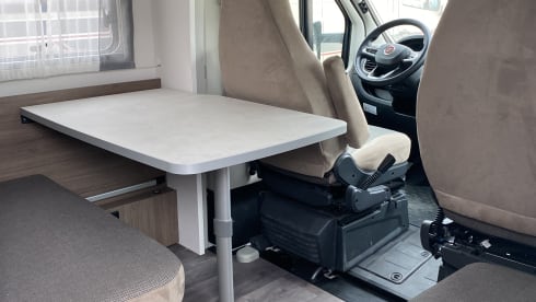 4p Carado semi-integrated uit 2025