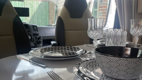 DAFFY – Nice family camper alcove 5 seats and 6 sleeping places