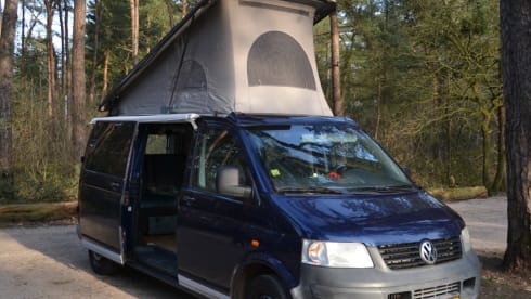 Bussie – 4p Volkswagen campervan uit 2005