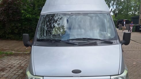 Bibi – Kitesurf bus undercover