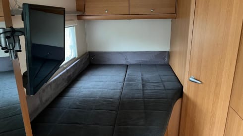 2p Weinsberg semi-integrated uit 2009