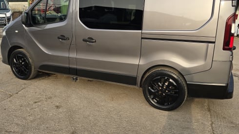 Roy – Renault-Campervan mit 2 Schlafplätzen ab Baujahr 2019 – Versicherung inklusive!