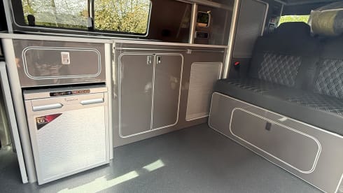 Rogue Four – Camper Volkswagen a 4 posti letto, modello 2021