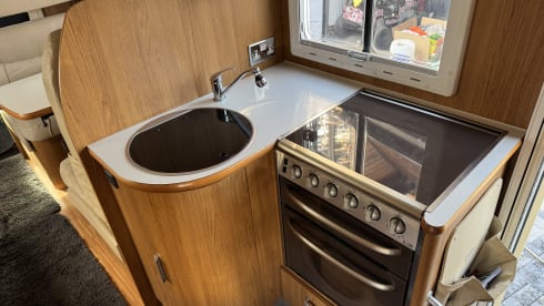 Francesca – 7 berth Fiat alcove from 2010