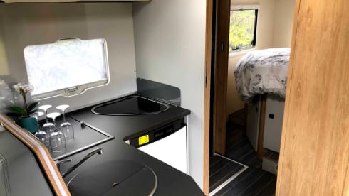 Flo – 2020 Roller Team T-Line 743 - Premium 4 Berth - Letto Posteriore Fisso