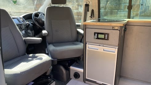 Mando – 4 berth Volkswagen Kombi t5 Long Wheel Base with 2021 conversion 